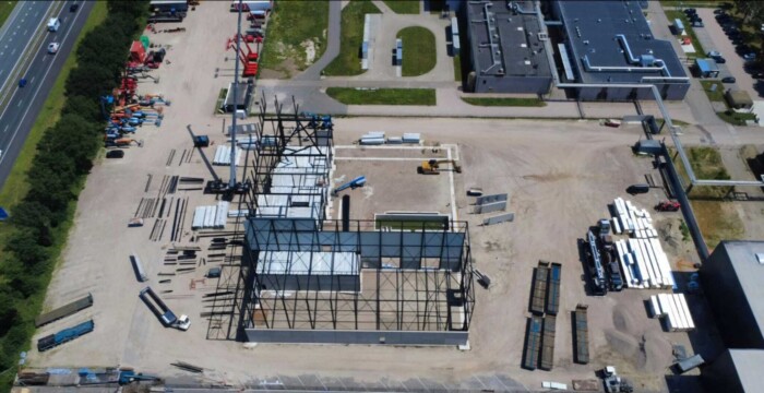 Nieuwe Broshuis drie-assige heftruck semi-dieplader voor de Brinkies